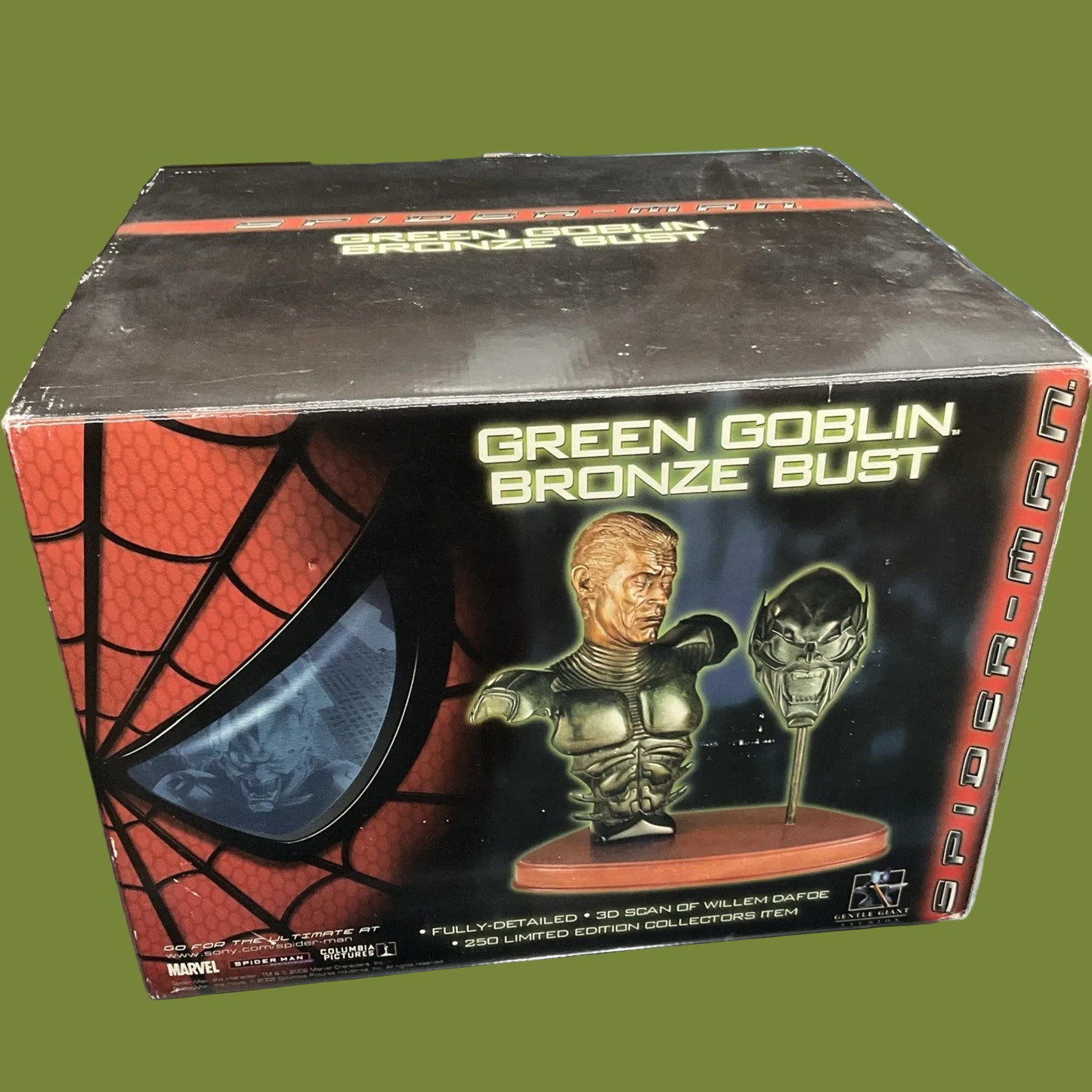 Marvel's Green Goblin: Bronze Bust collector's lecture film box set, featuring artwork of Spider-Man and Green Goblin on the packaging.